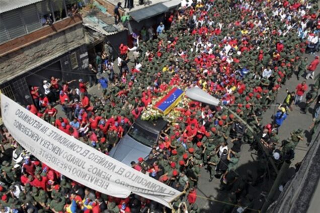 Чавеса хочуть поховати поруч з Боліваром