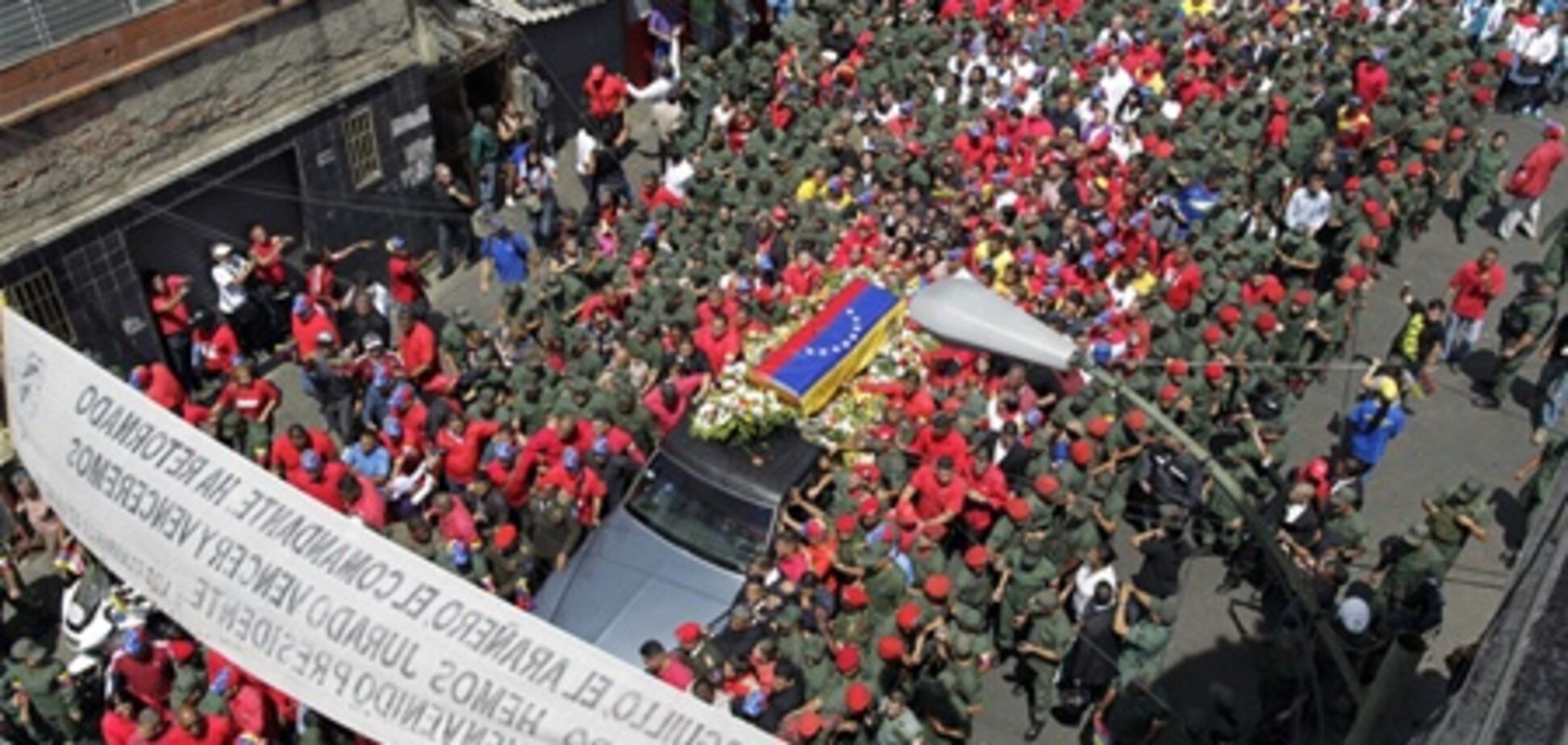 Чавеса хотят похоронить рядом с Боливаром