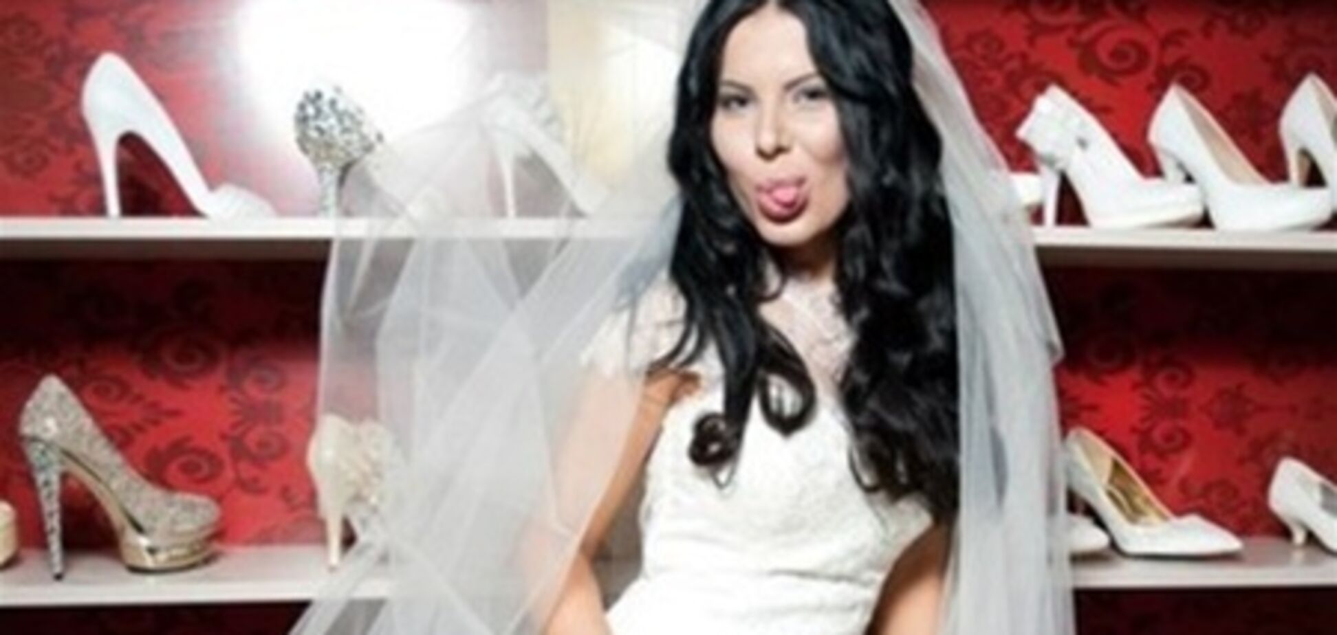 Лоран вибрала весільну сукню. Фото