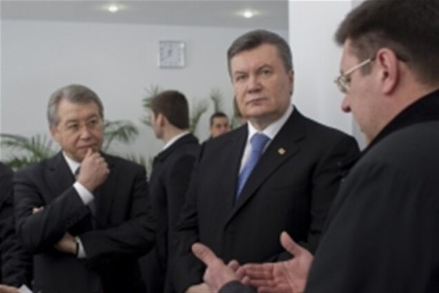Янукович розпорядився прискорити надання адмінпослуг