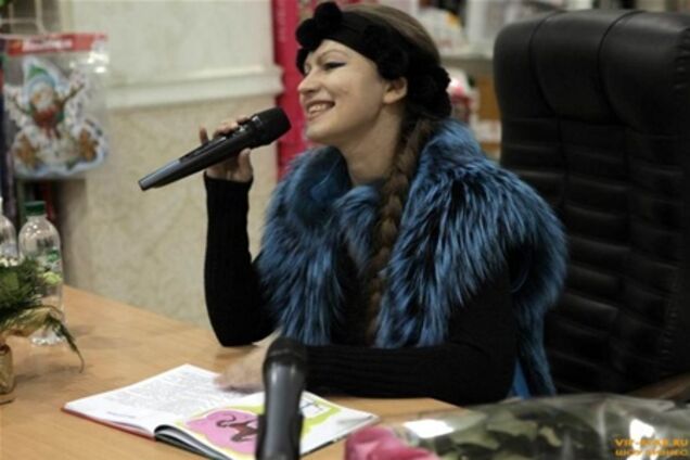 Лада Лузина хочет сосать женскую грудь