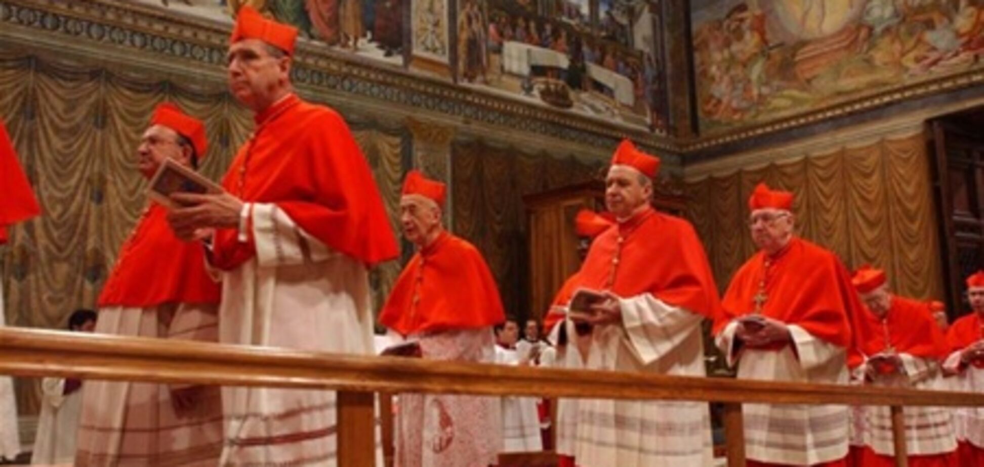Кардиналы в Ватикане отказались от общения с прессой 