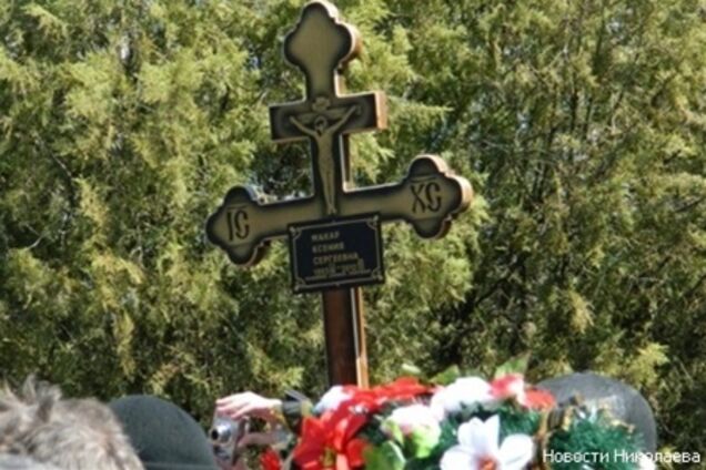 Мать Оксаны Макар не ухаживает за могилой дочери