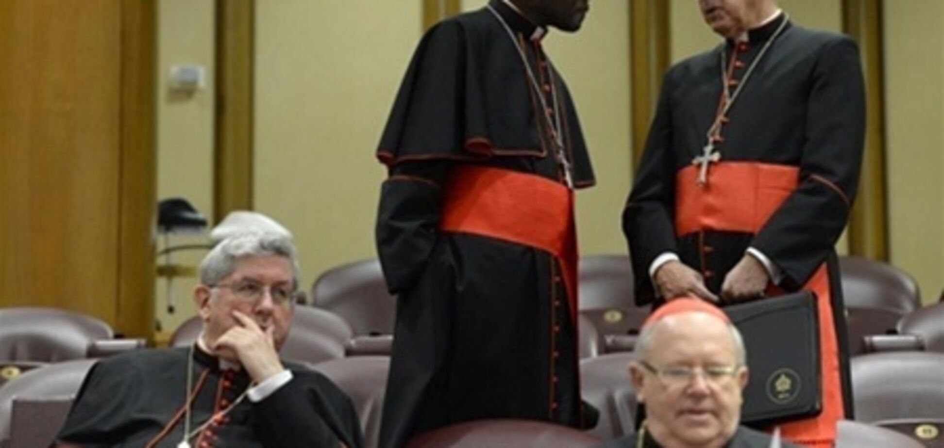 Ватикан затягивает решение по дате конклава. Видео