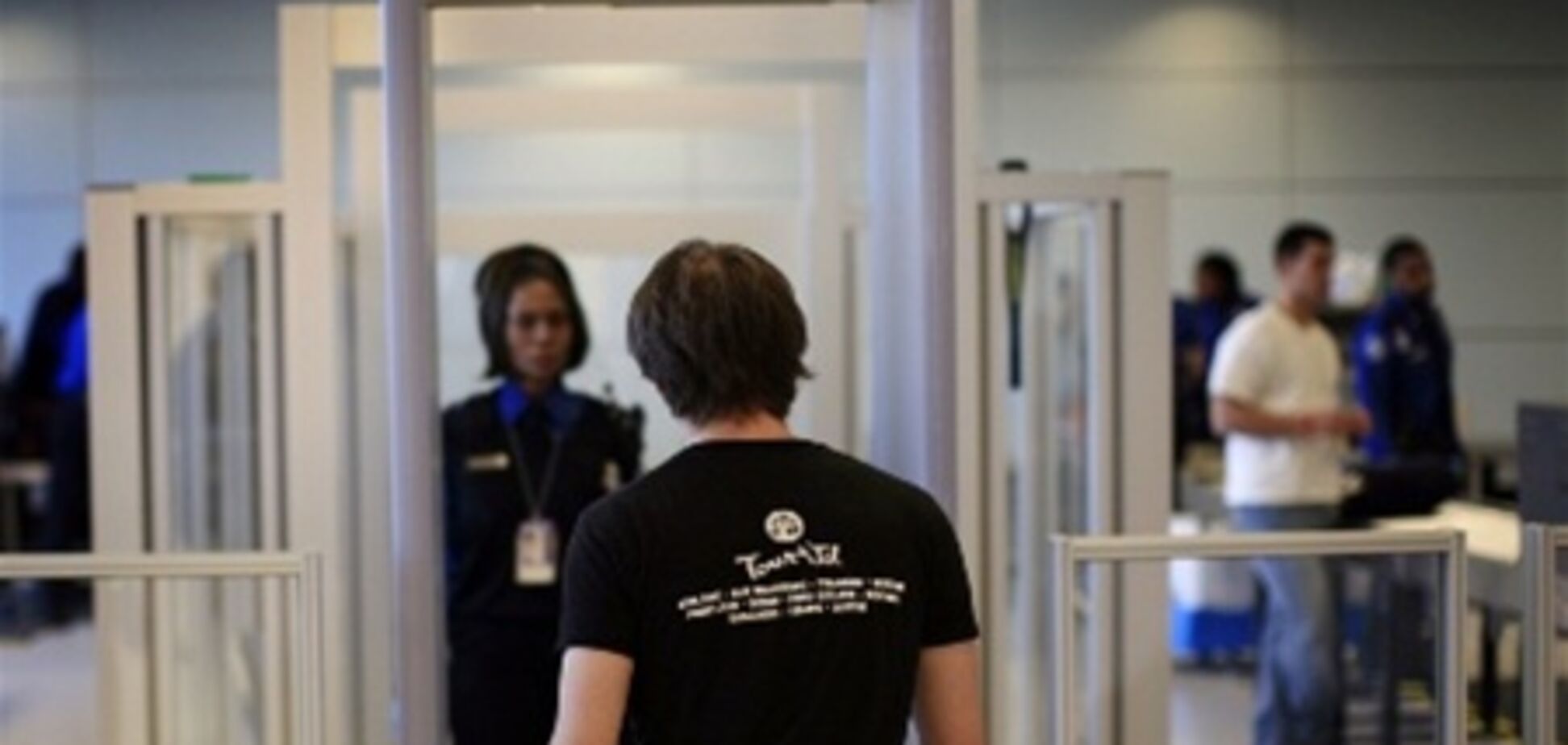 В аеропорт Ньюарка пронесли муляж бомби