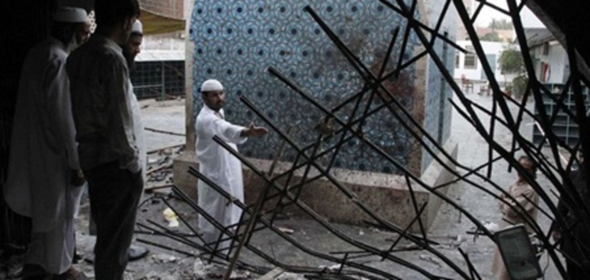 В Пакистане взорвали мечеть: есть жертвы