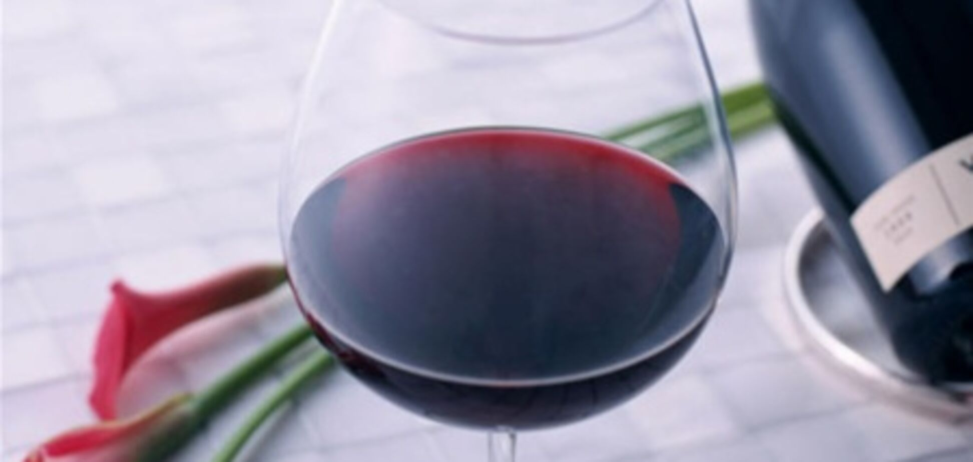 Ученые выяснили секрет 'молодильного' вещества из красного вина