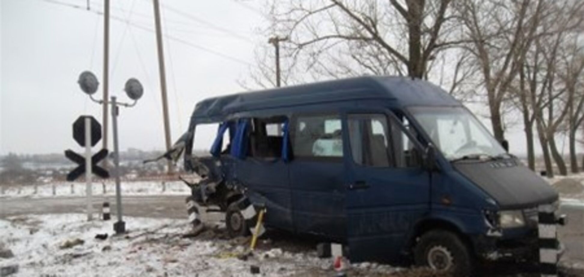 На Кировоградщине поезд протаранил автобус: есть жертвы