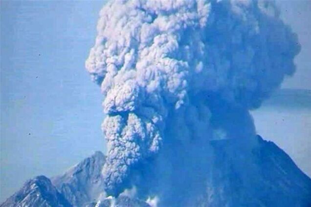 Вулкан Шивелуч выбросил пепел на высоту 6 километров