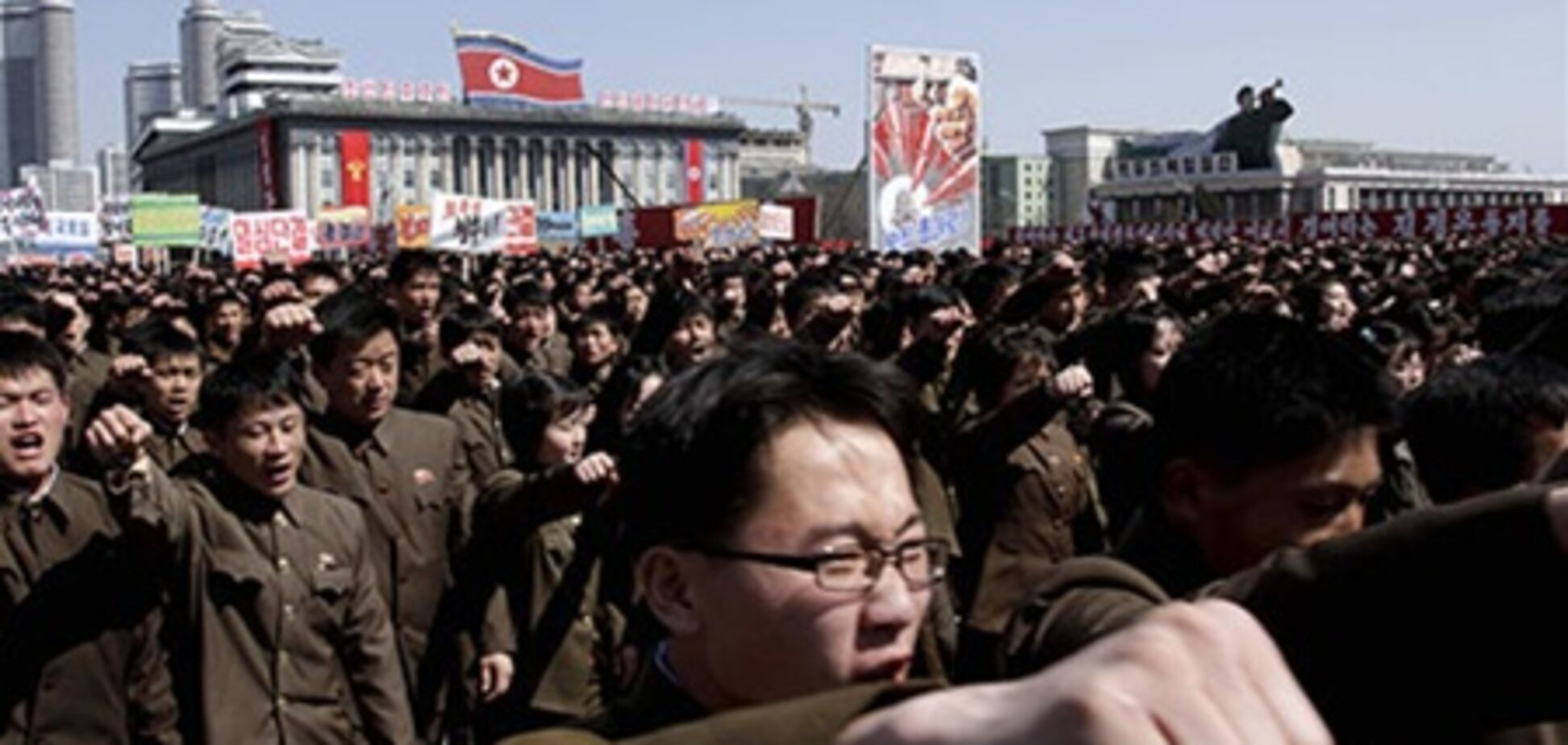 Учасники мітингів у КНДР погрожують підірвати Білий дім
