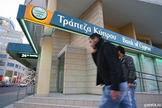 S&P повысило прогноз по рейтингу Кипра до стабильного