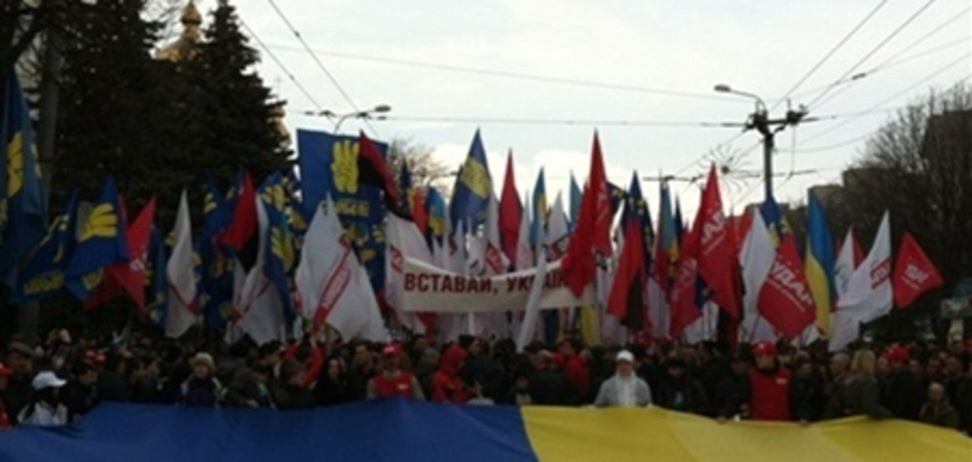 В Ривне оппозиция насчитала митингующих в 20 раз больше, чем милиция