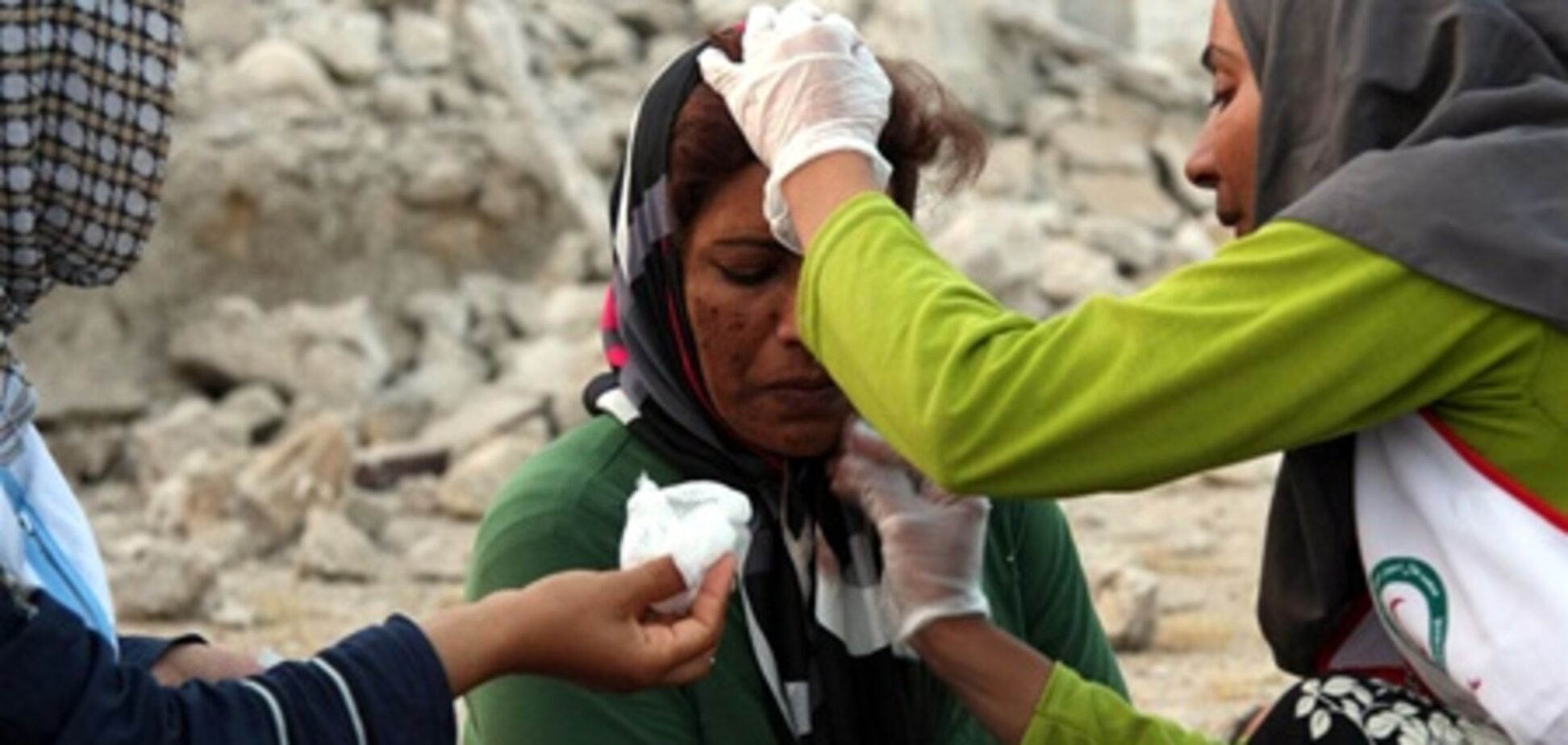 Збільшується число загиблих в результаті землетрусу в Ірані. Відео