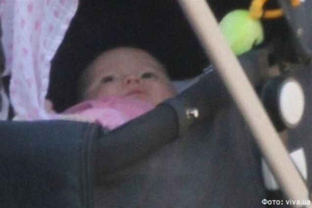 Гай Ричи перестал скрывать пятимесячную дочь. Фото