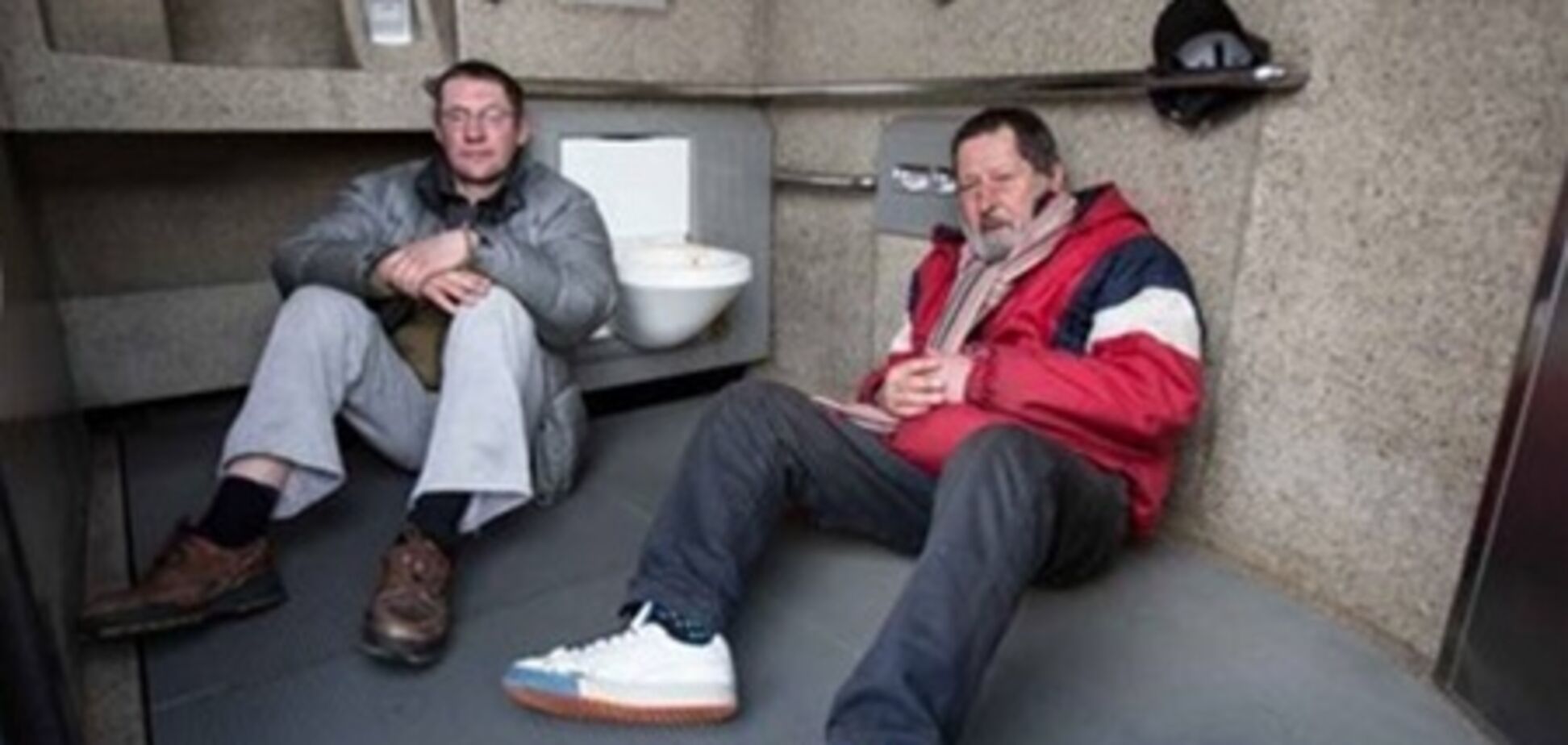 Ірландський суд вирішив допомогти живе в громадському туалеті чеху
