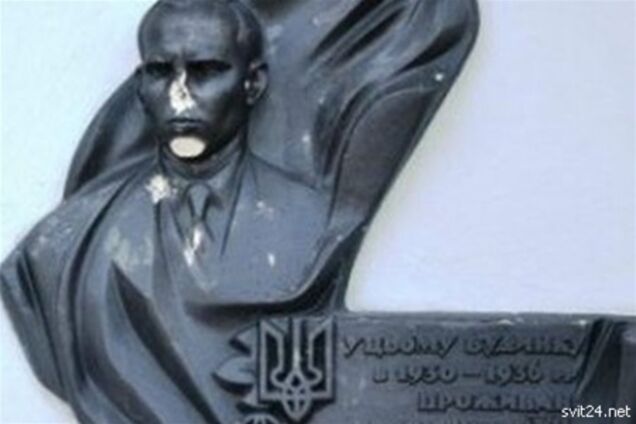 Пам'ятники на Львівщині зруйнувала міжрегіональна злочинна група - міліція