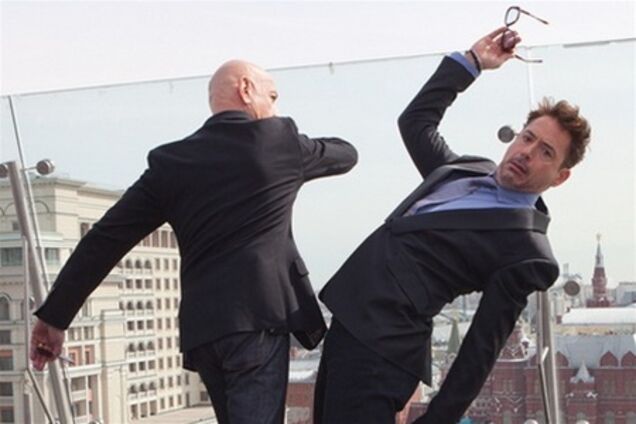 Дауни мл. и Бен Кингсли: драка на крыше