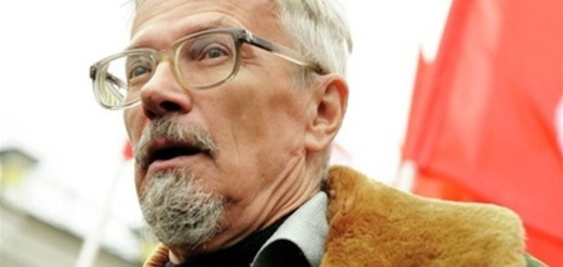Жириновский пообещал спасти 'своего ученика' Лимонова