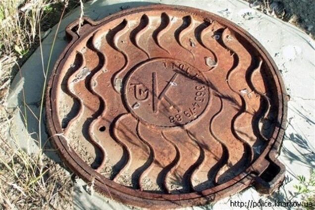 На Харьковщине милиция изъяла 56 люков и 2-метровое дуло от пушки