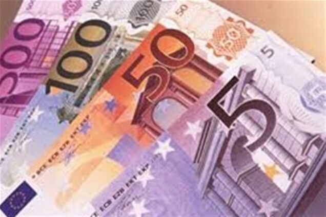 Евро продолжил снижение на межбанке, 12 апреля 2013