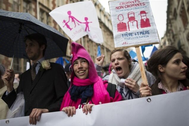 Тысячи парижан протестовали против однополых браков