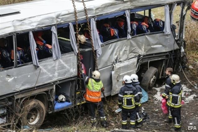 У водителя автобуса, разбившегося в Бельгии, мог случиться сердечный приступ