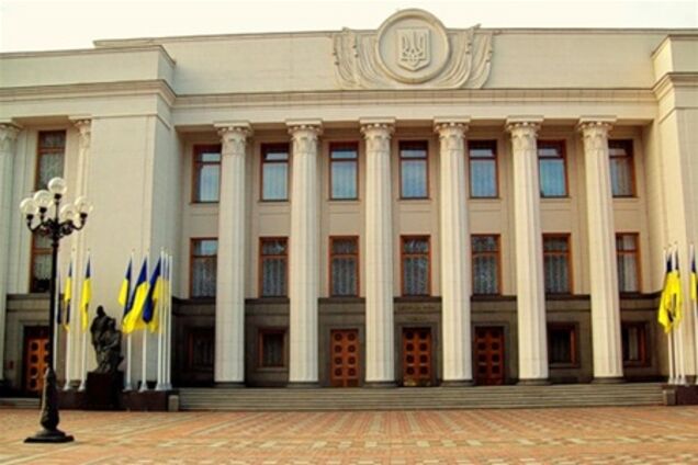 В оппозиции допускают, что уже в мае Рада займется отставкой Азарова