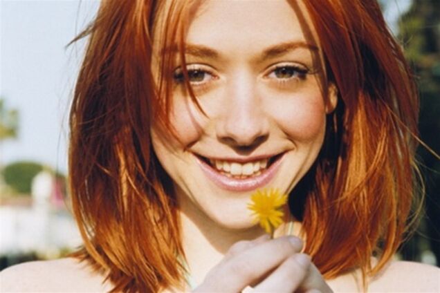 Звезда 'Американского пирога': фотосет в резиновых шлепках