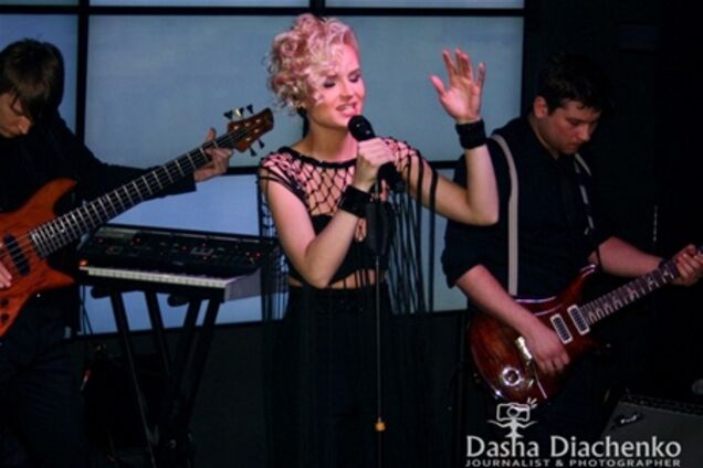 Исхудавшая Гагарина не смогла удержать зал. Фото