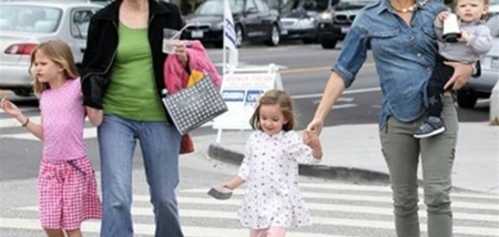 Дженнифер Гарнер отправилась на шоппинг с детьми