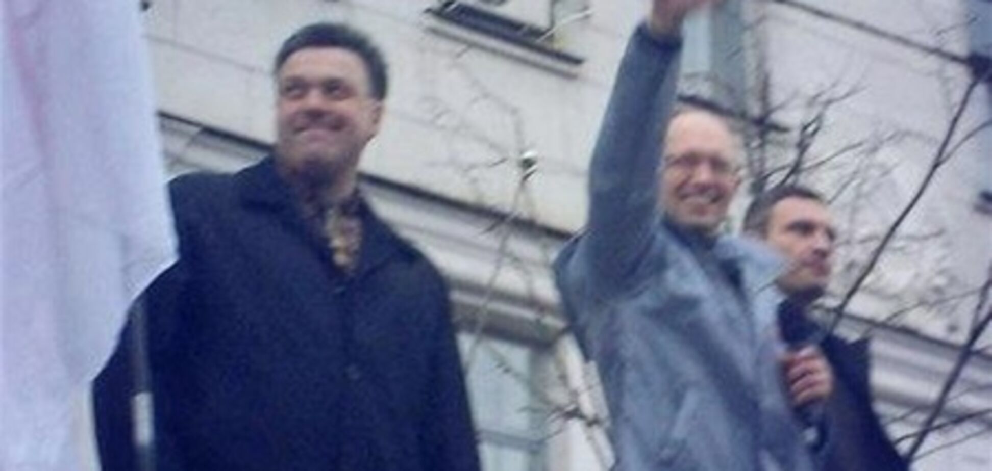 Яценюк перенял у 'Свободы' нацистское приветствие? Фото