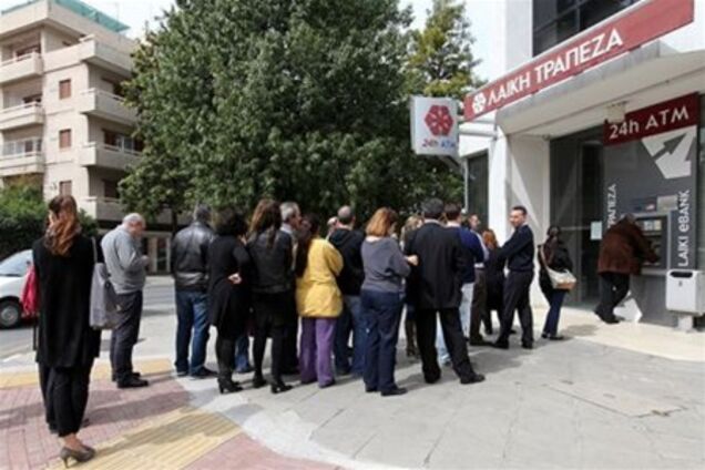 ЕК: владельцы депозитов в банках Кипра потеряют свыше €8 млрд