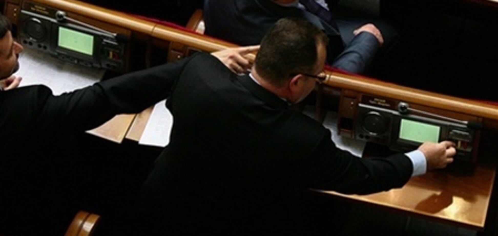 'Батьківщина' сфотографировала, как ПР голосует за двоих