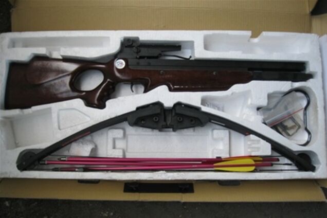 Украинские пограничники отобрали у россиян арбалет