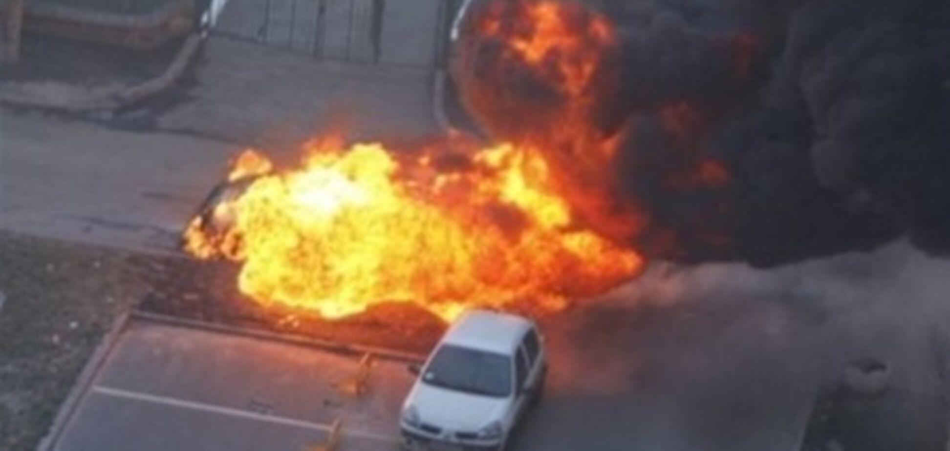 Возле дома Луценко сгорел Lexus