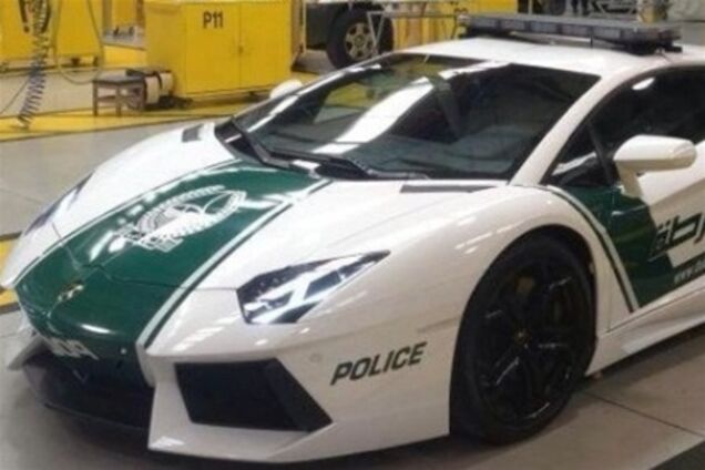 Туристическая полиция Дубая получила автомобили 'Ламборджини'