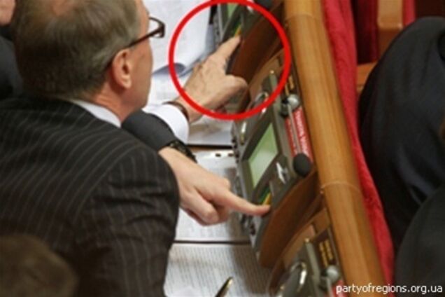 Регионалы уличили оппозицию в 'кнопкодавстве'