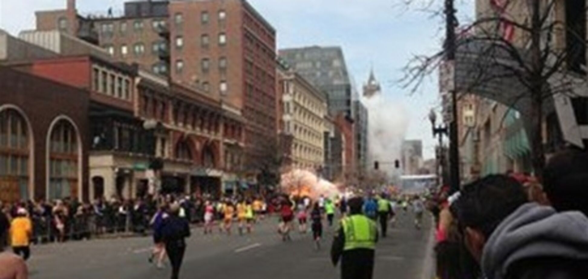 Взрывы в Бостоне: американцы выдвигают теории заговоров