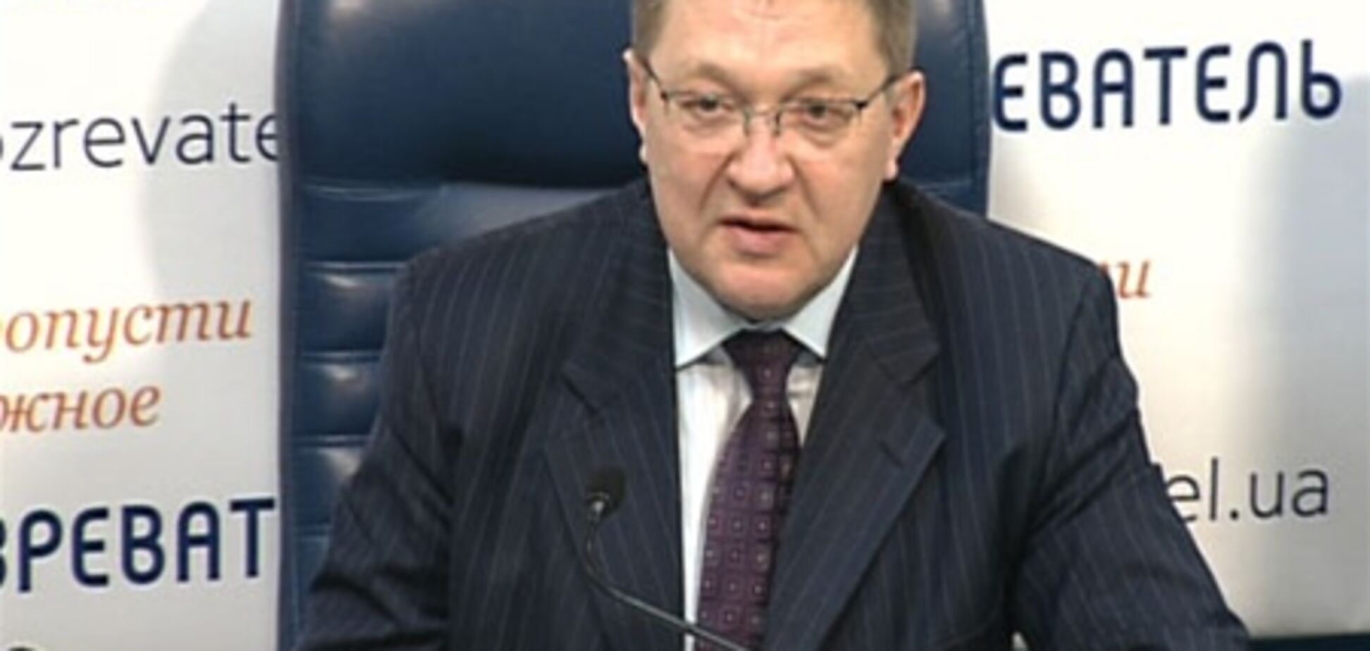 Эксперт: замечания оппозиции к Азарову – мелкие и преждевременные
