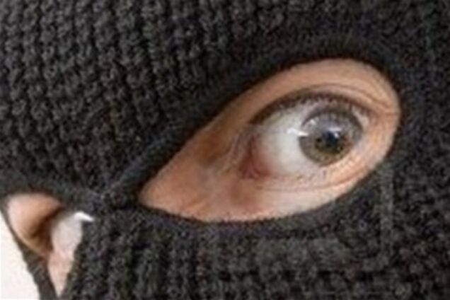 В Луганске пытались ограбить банк: вахтера облили кислотой