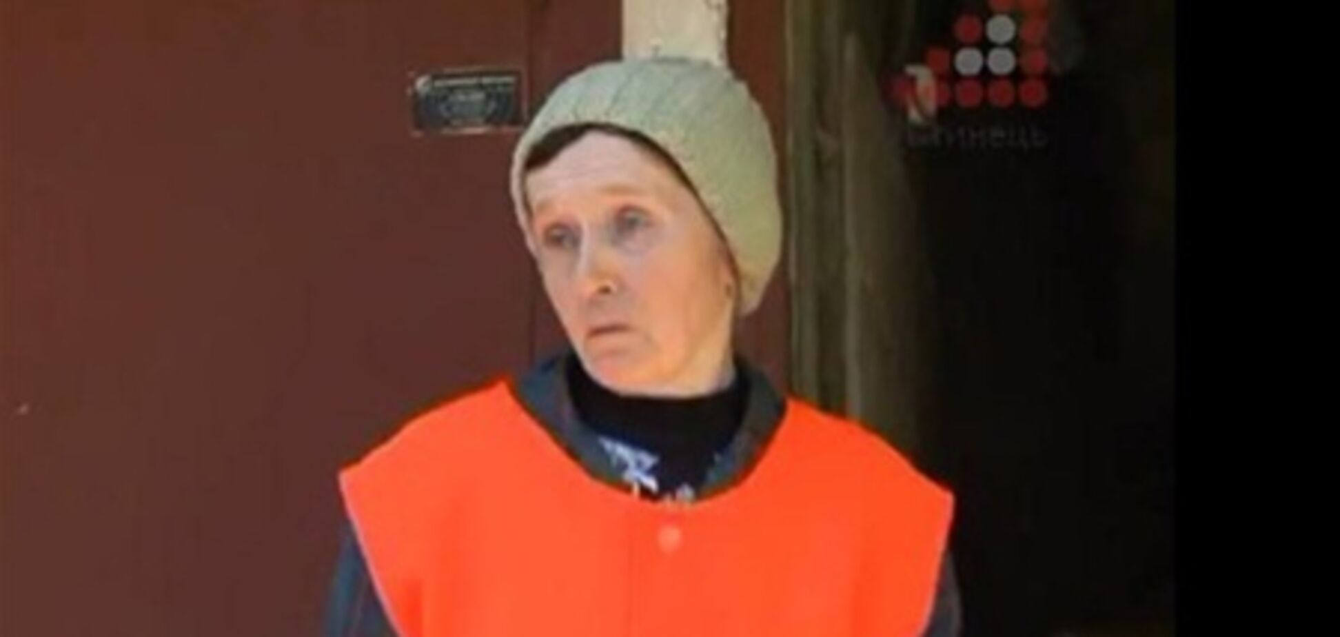 Уборщица божится, что не распознала флаг Украины