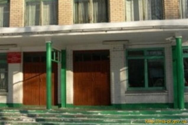 В Полтаве школой 10 лет руководил директор без образования