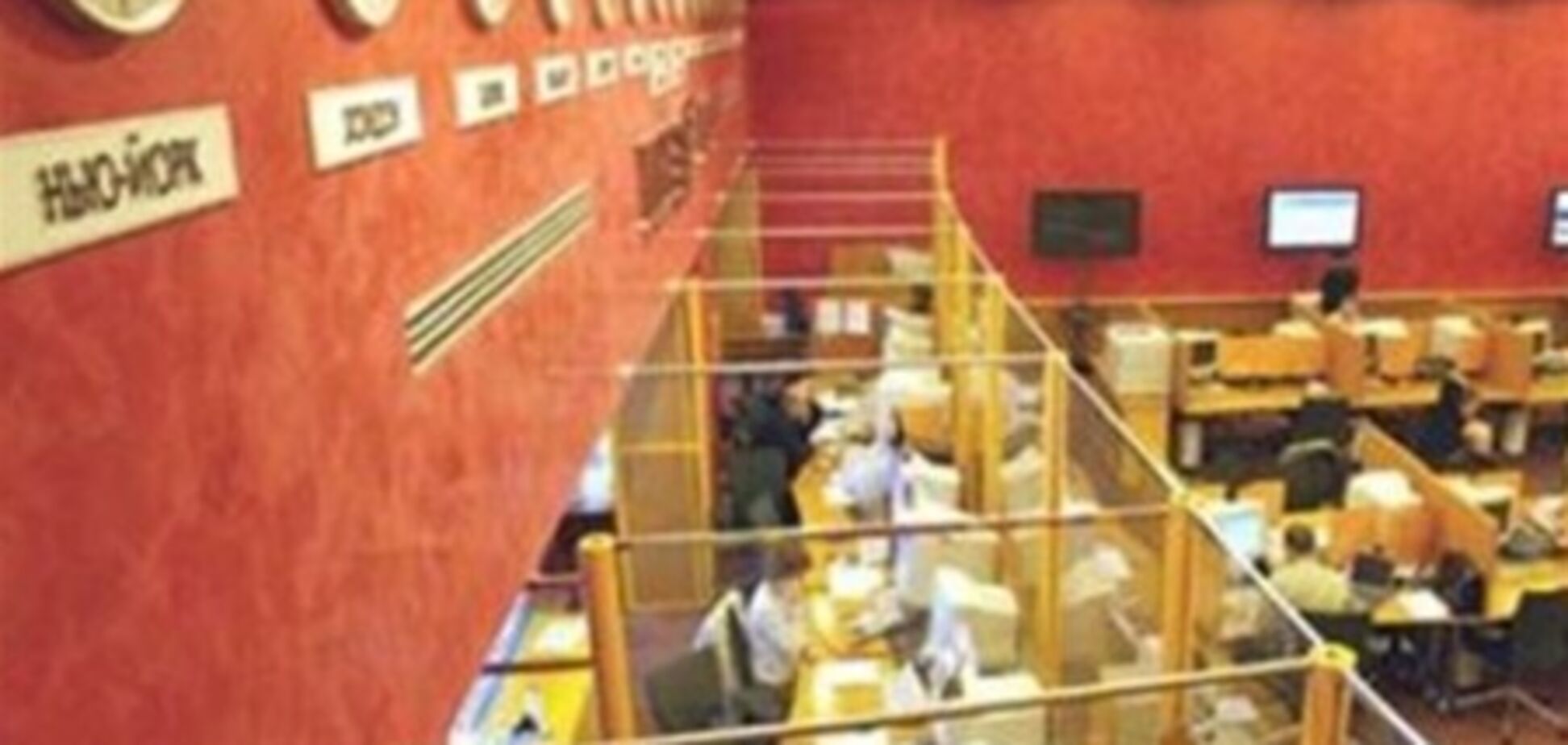 Доллар дешевеет к японской и европейской валюте