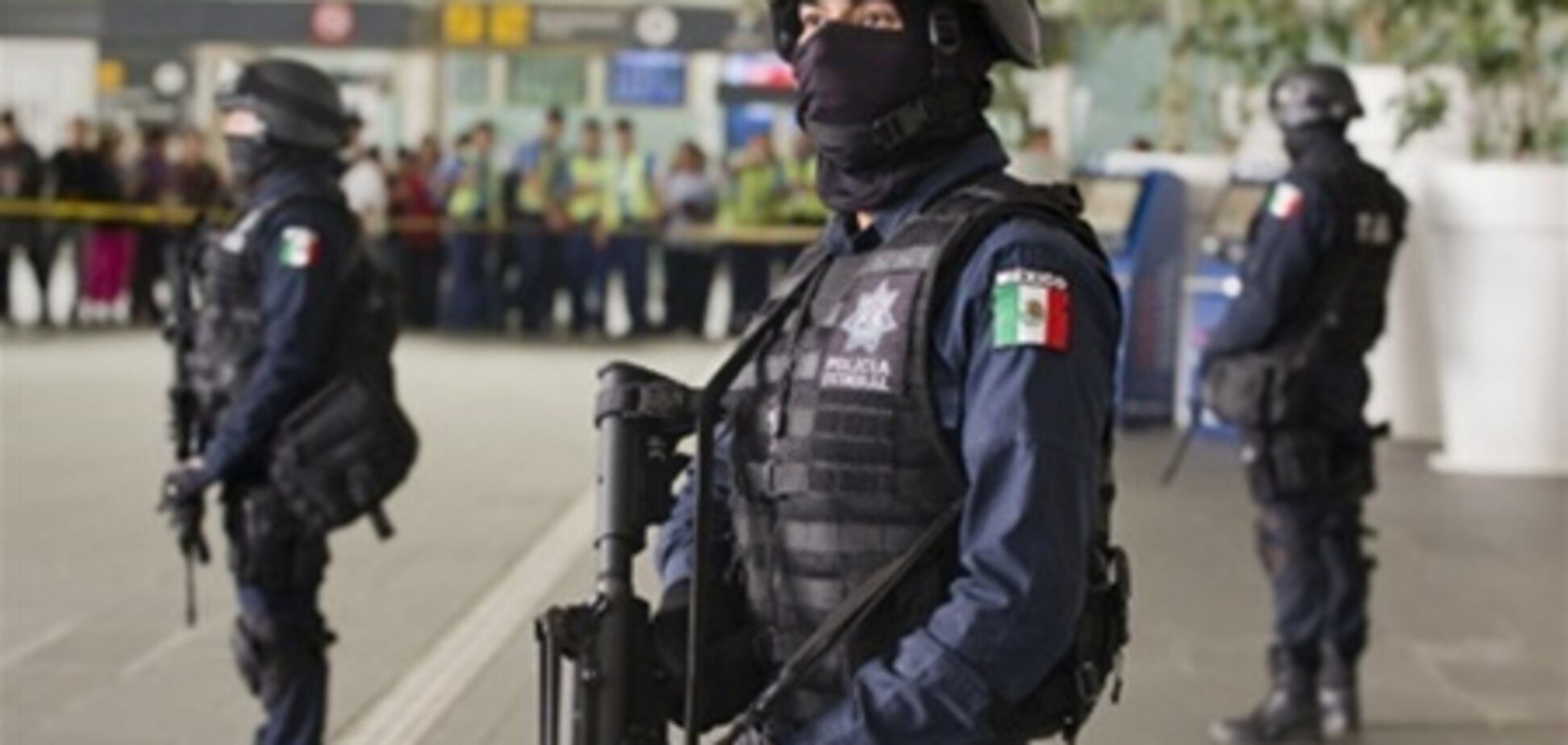 В дренажной системе мексиканского города произошо около 50 взрывов