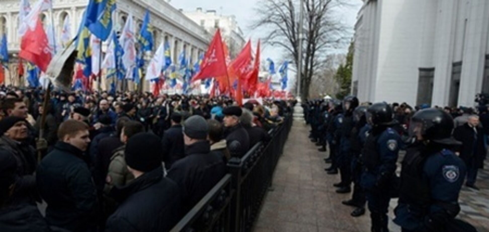 В регионала Лукьянова запустили банкой из-под пива
