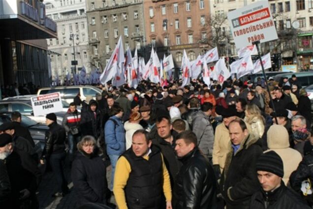 Оппозиция с 'боевым настроением' направилась к Раде. Фото. Видео