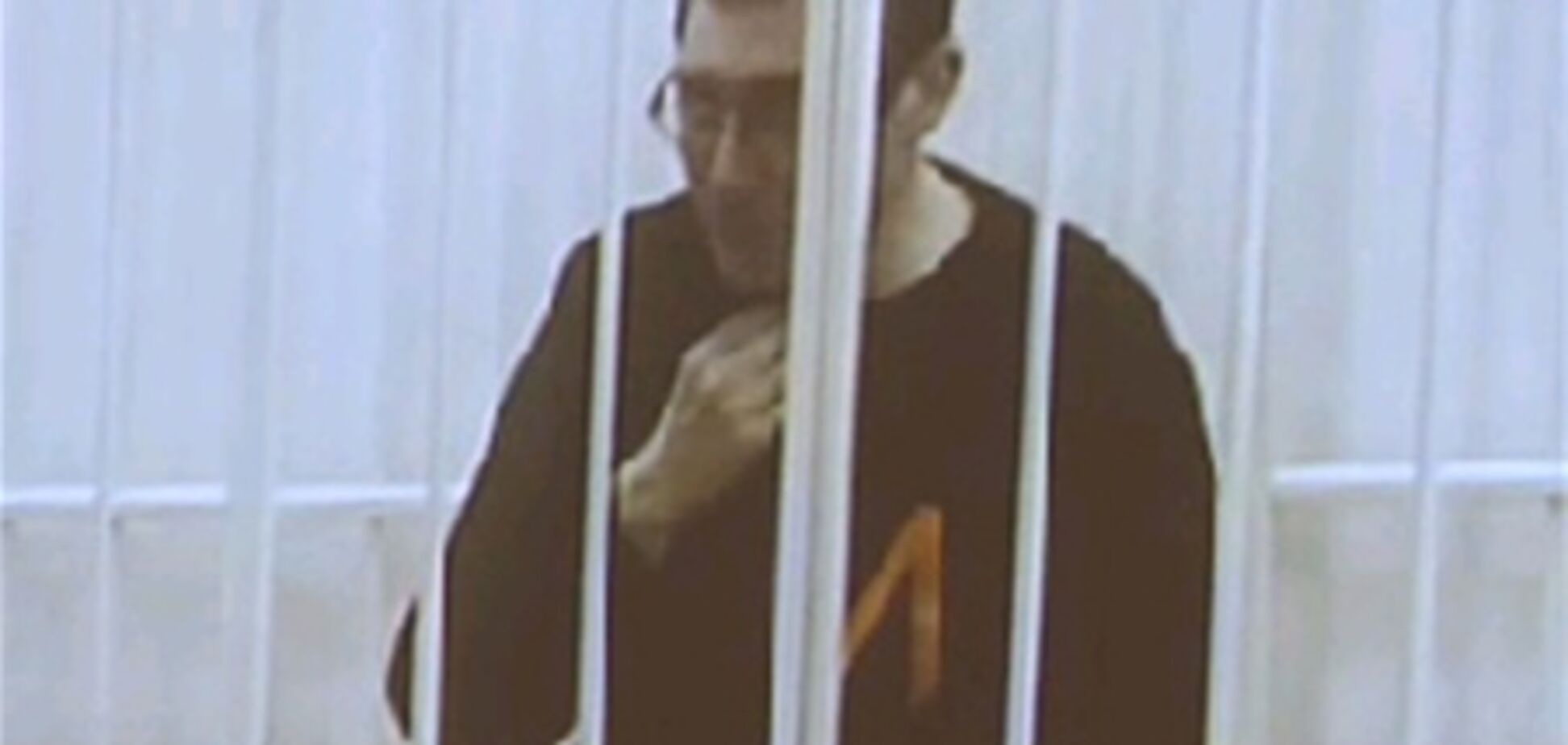 Суд отказался выпустить Луценко из стеклянной будки