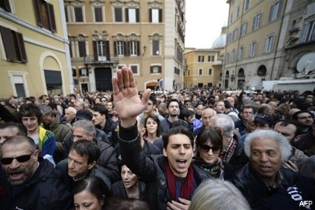 Несистемная оппозиция обвиняет власти Италии в перевороте