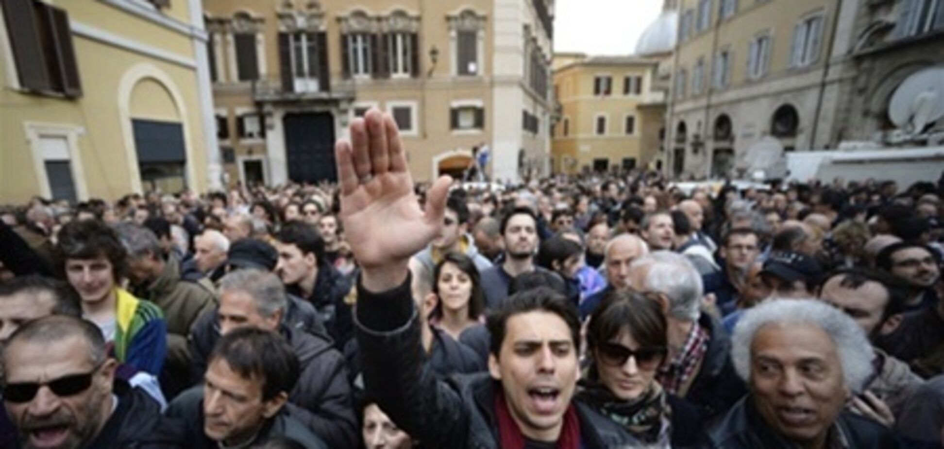 Несистемная оппозиция обвиняет власти Италии в перевороте