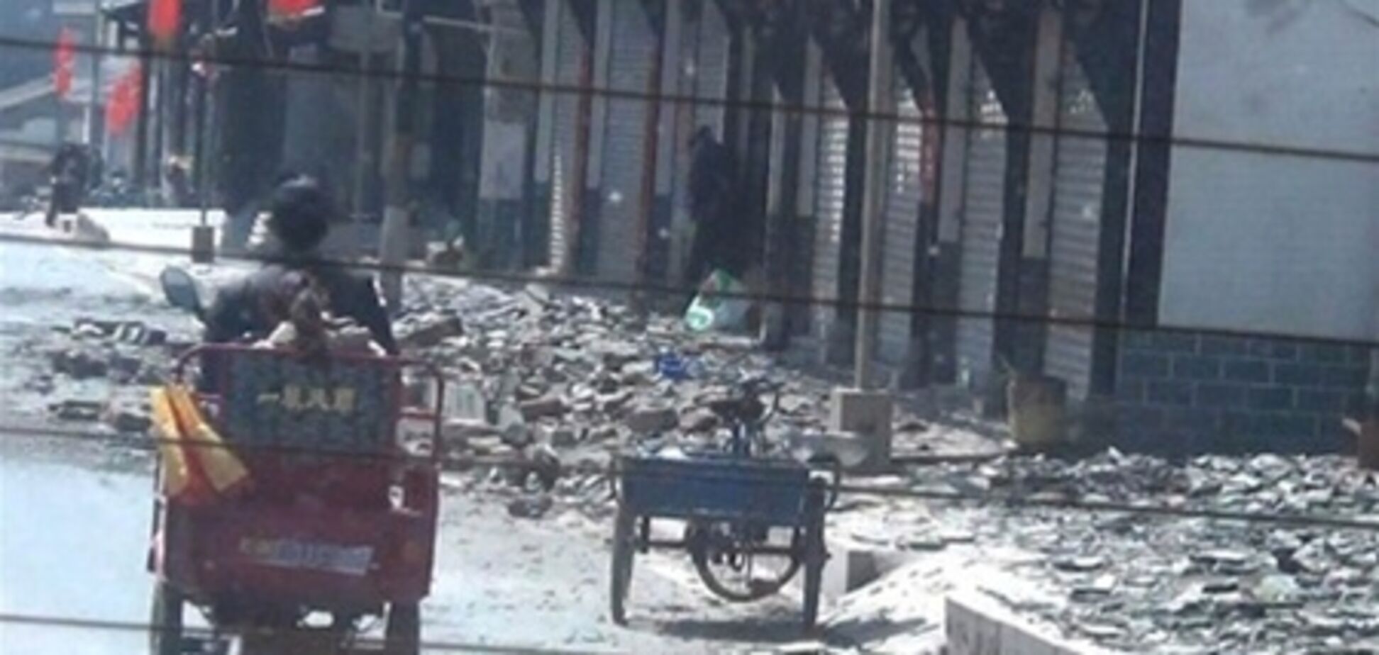 Число жертв землетрясения на юго-западе Китая растет